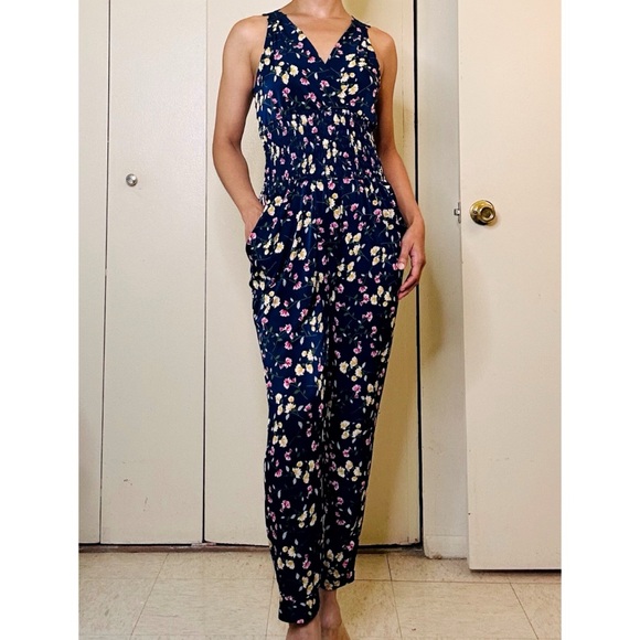 Floral Sleeveless Jumpsuit with Back Embroidery Detail NEW Small - Picture 4 of 10